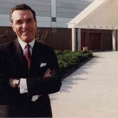 A photo view of a man. 5/15/1989.
