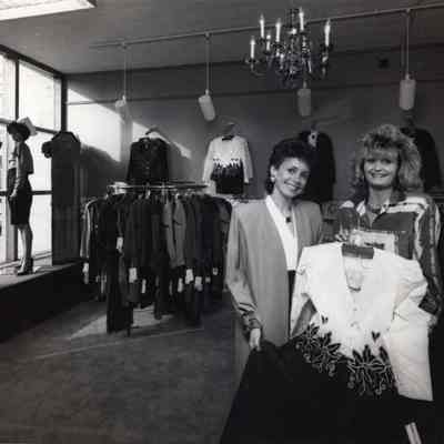 A photo view of Sherry Heinitz & Deborah LeClerc. 1/2/1991.