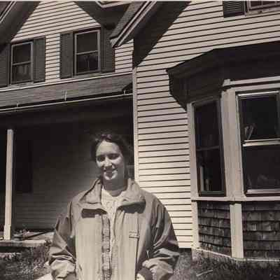 A photo view of Deb Pierce.