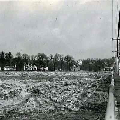 Topsham Houses during 1936 Flood