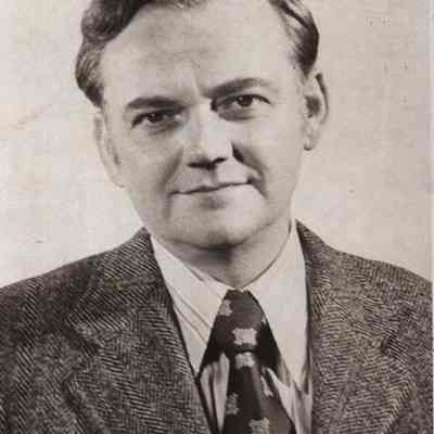 A photo view of Alexander MacNichol.