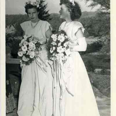 Bridesmaids at the David and Paula Burnett Wedding