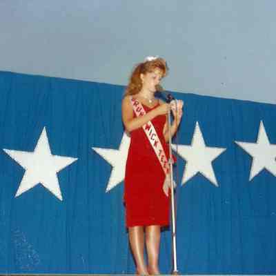 Lisa Kelly introducing her dance routine