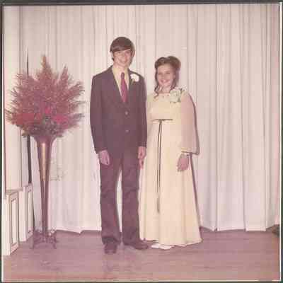 Contestant Nancy Barton and her escort Roland Menard