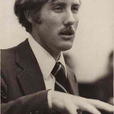 A photo view of Angus King.
