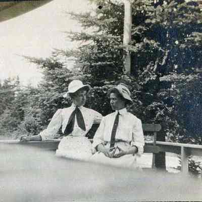 "Gem 2, two women"