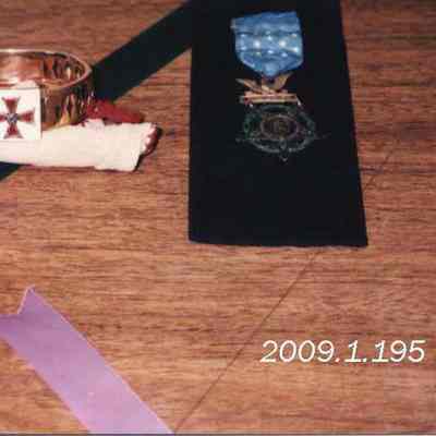 A photo of JLC's medal of honor.