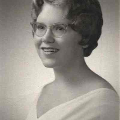 A photo view of Nancy Millay.