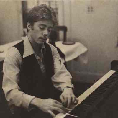 A photo view of Thomas Yanok.