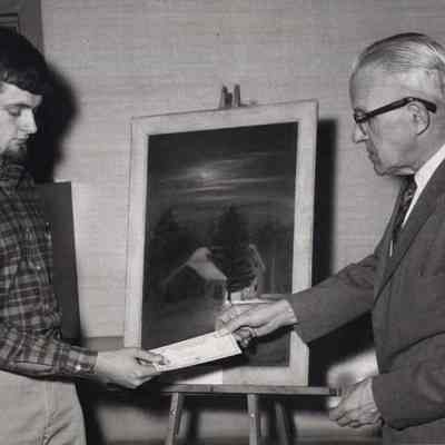 A photo view of two men.