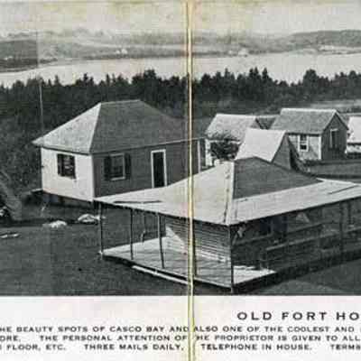 Folding postcard view of Old Fort Homestead