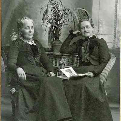 Sarah and Emily Quinman