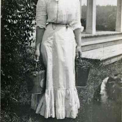 A photo of Miss Lill Pennell.