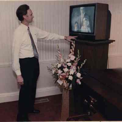 A photo view of Peter Labner of Brackett's Funeral Home. 5//22/1992.