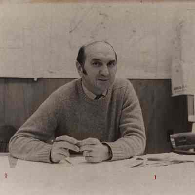 A photo view of Richard Cahill.