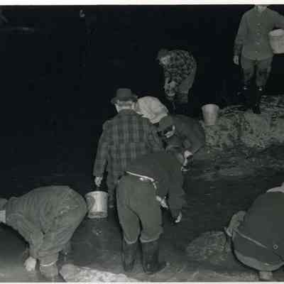 Men Smelt at Bunganuc