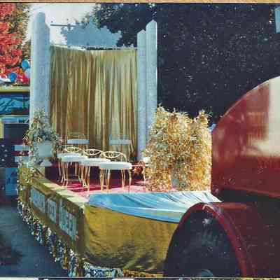 A color photograph of the Teen Queen float with no one on it.