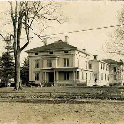 Delta Upsilon House on the Upper Mall