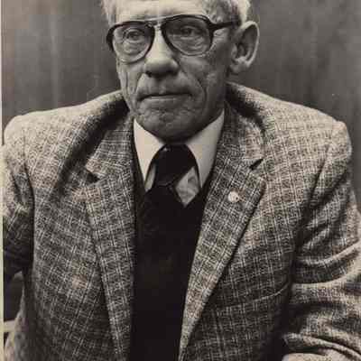 A photo view of Hollis E. Willett.