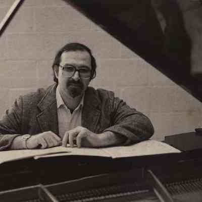 A photo view of Elliott Schwartz.