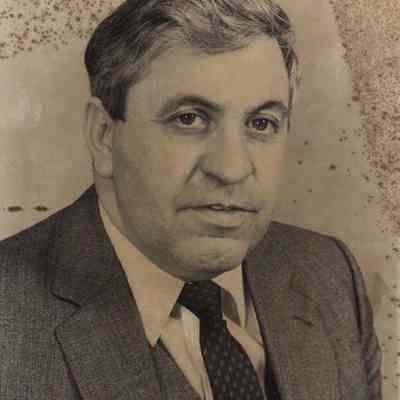 A photo view of Rev. David Harris.