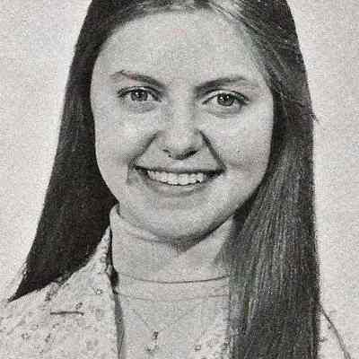 A B/W photograph of Linda Hinckley