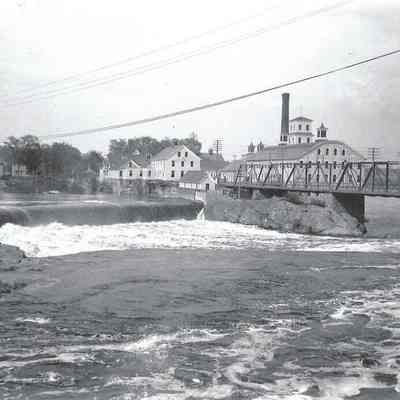 Bridge to Topsham
