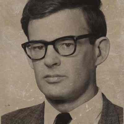 A photo view of Barry M. Mitchell.