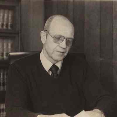 A photo view of Stan Tupper.