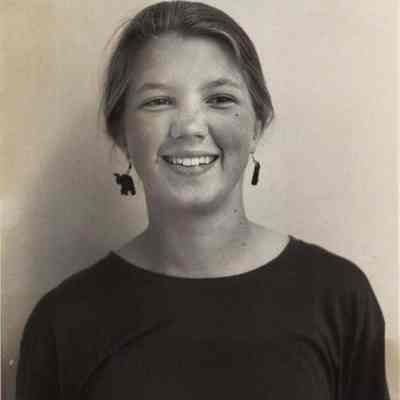 A photo view of Heidi Fessenden.