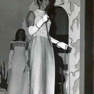 A B/W photograph of a girl.