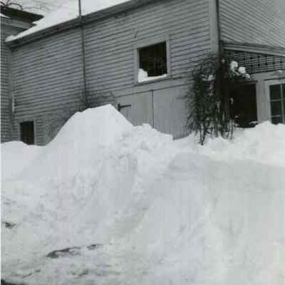 A photo of the snowstorm of Feb 18 1952 at 46-48 Pleasant St.