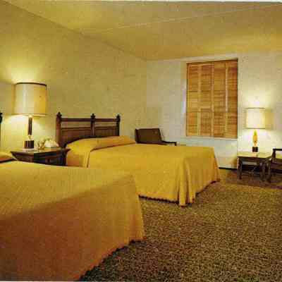 Stowe House and Motor Inn room