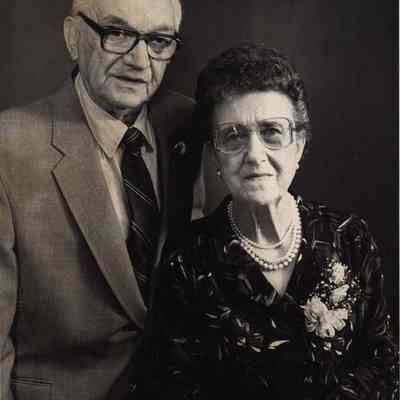 A photo view of John & Yvonne Hurd. 5/5/1991.