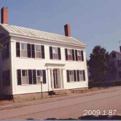 A photo of an unidentified house (4) on Lincoln St.
