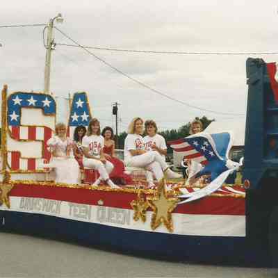 Brunswick Teen Queen float
