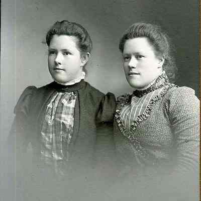 Hattie and Bessie Tedford.