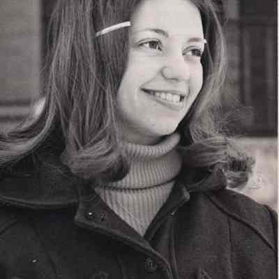 A photo view of Sharon Hinckley.