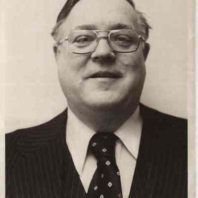 A photo view of Stanley Welch.