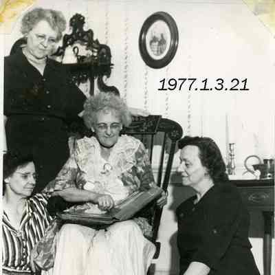 Suzie Sylvester, Mary Lilly, Rose Fournier, Gladys Burns