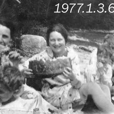 Susie Sylvester & Helen Snow at a Picnic