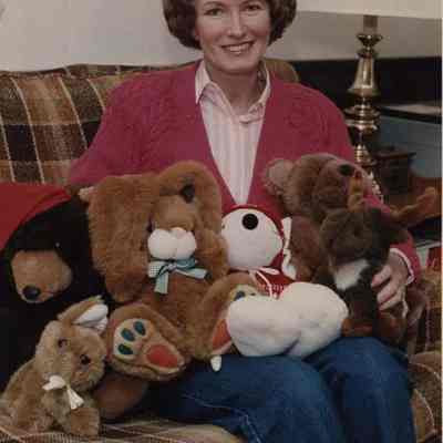A photo view of a woman with teddy bears. 5/14/1992.