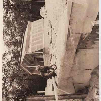 A photo view of John Houghton.