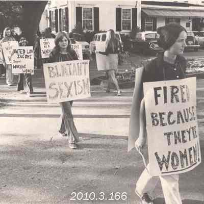 Protestors at the Stowe House