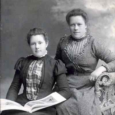 Bessie & Hattie Tedford.