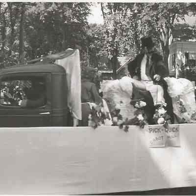 Cabot Mill Float in Brunswick's 200th Anniversary Parade