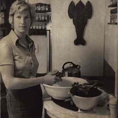 A photo view of Karen Thompson. 10/14/1976.