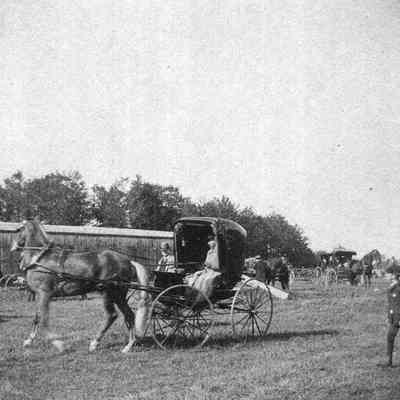A photo of Topsham Fair.