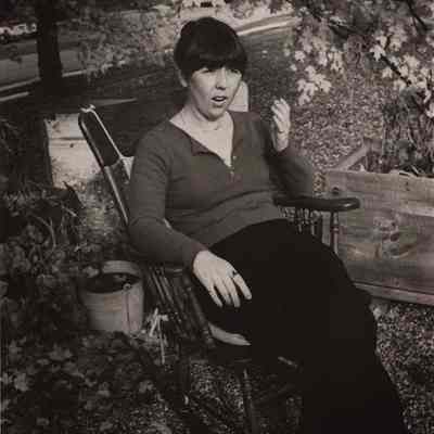 A photo view of Michelle Henry. 11/1979.