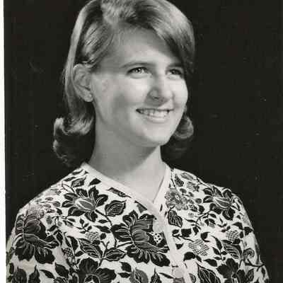 A B/W photograph of Linda Despres contestant number 14